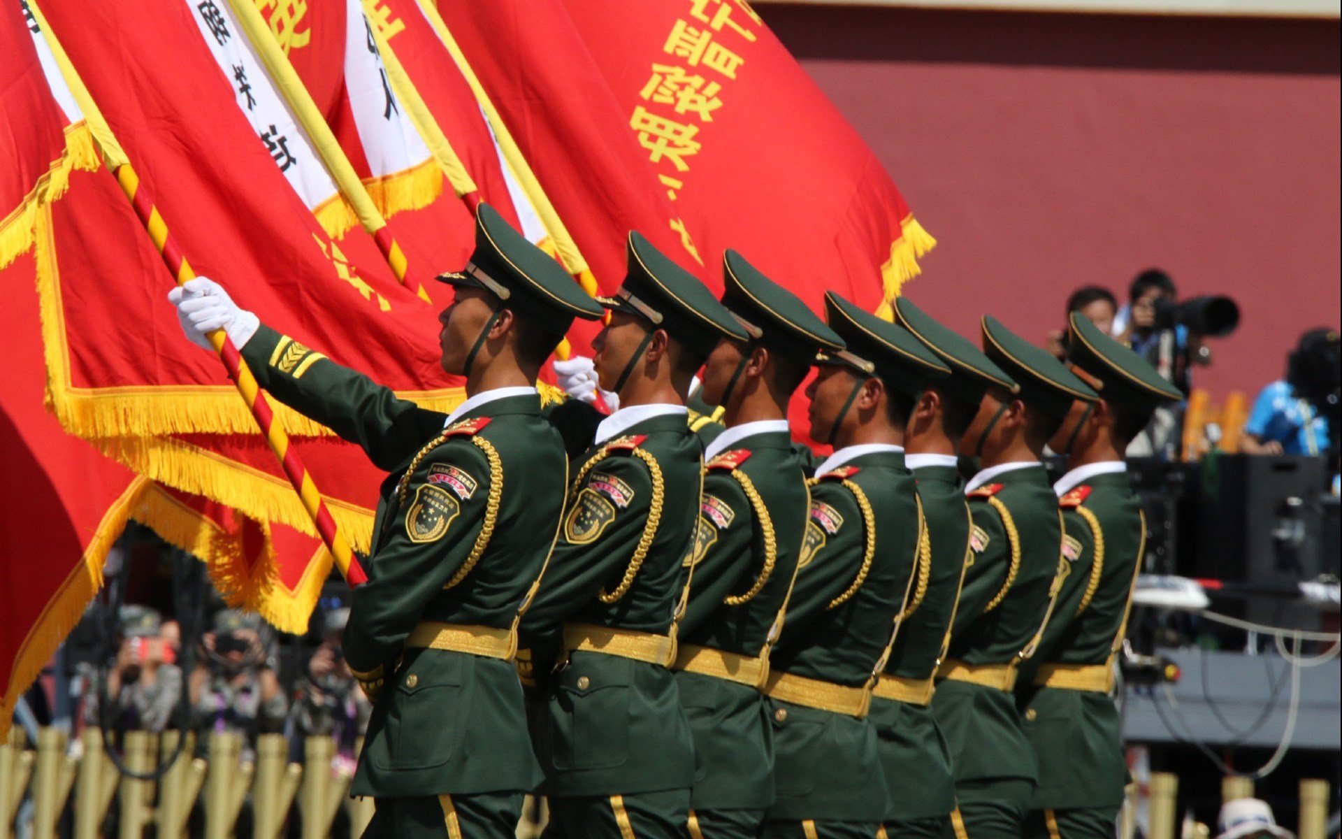 爱游戏体育-英超最后一搏：逆风翻盘，精彩落幕！，英超最后一轮看点